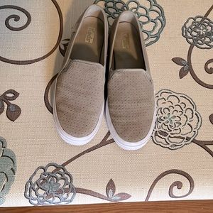 EUC Ladies Keds Softerra Suede Slip On Sneakers. Size 8